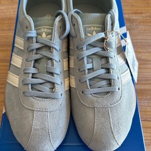 Adidas Original Tokyo Women’s 8.5 Light blueish Gray Suede Sneakers